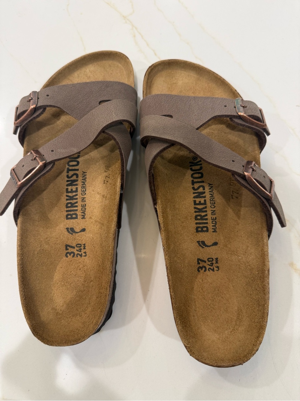 Birkenstock Women's Yao slides w/asymmetric strap ,  NEW without tags ..
size 37 - Picture 10 of 10